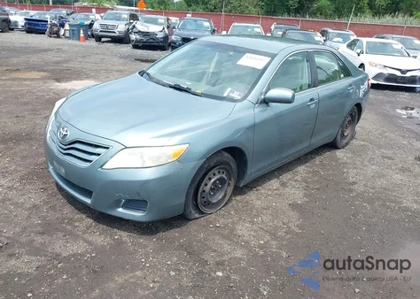 2010 Toyota Camry Le z USA, uszkodzony, nr VIN 4T1BF3EK9AU542853